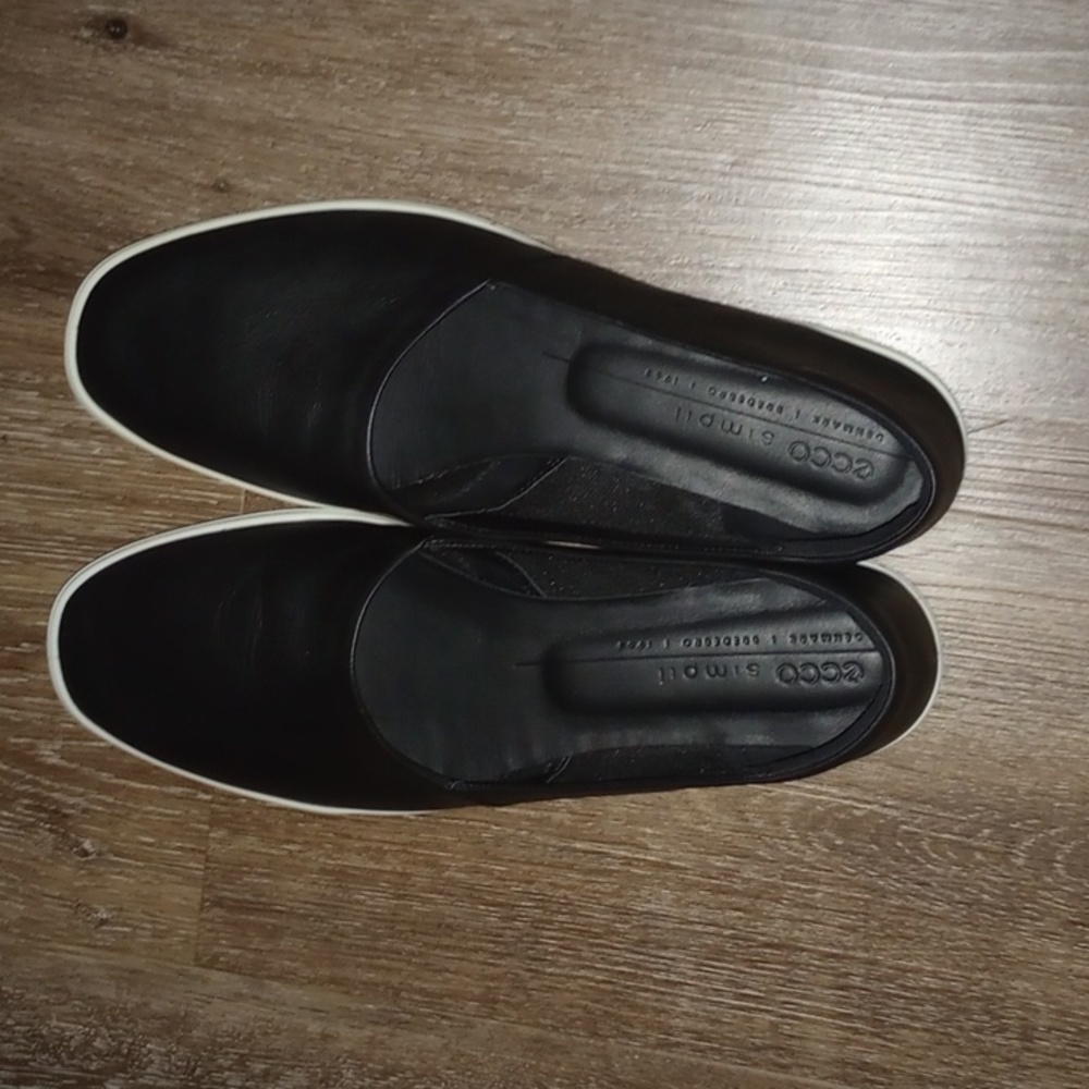 Ecco black loafers